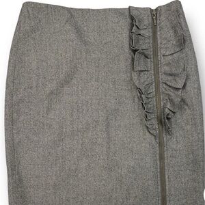 NWT…Banana Republic Women's Gray Skirt. Size 6
